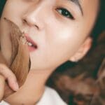 Co na ramiona? Najmodniejsze narzutki wieczorowe